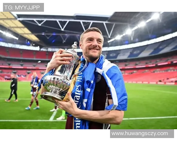 足球明星与赌博的纠葛揭秘：那些热爱冒险的球场传奇