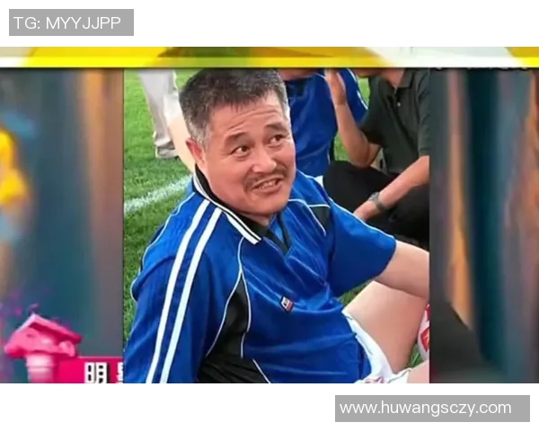 足球明星化身老头挑战自我展现幽默风采引发球迷热议