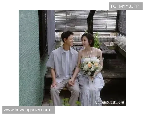 足球明星女友怀孕喜讯曝光温馨照片引发粉丝热议与祝福